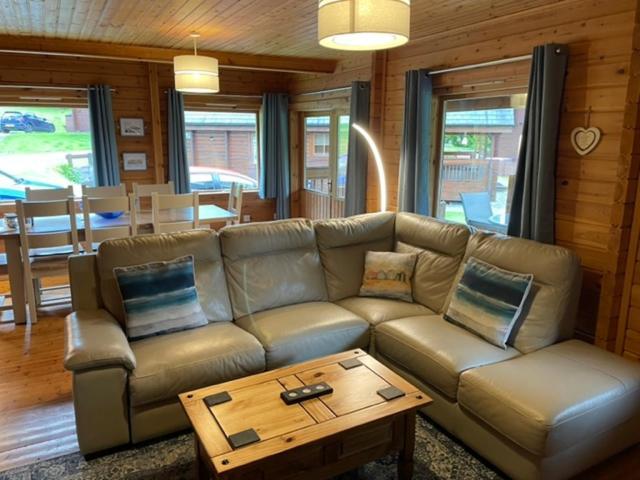 Luxury 3 Bedroom, 3 Bathroom Lodge With Hot Tub Llanbedr  Exterior photo