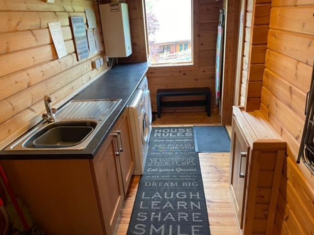 Luxury 3 Bedroom, 3 Bathroom Lodge With Hot Tub Llanbedr  Exterior photo